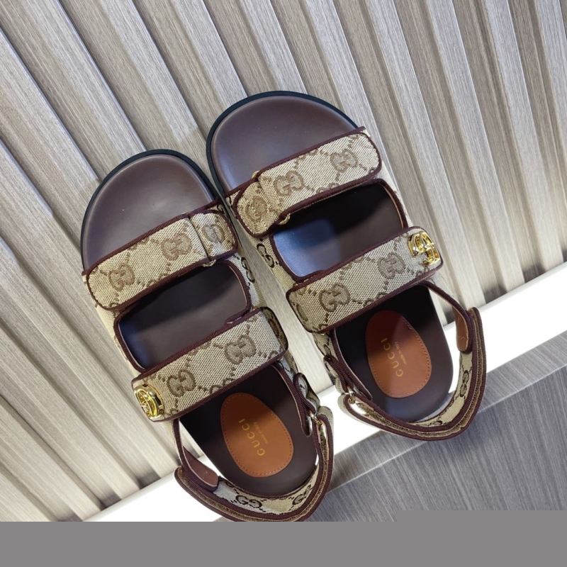 G*u*i sandals